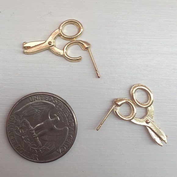 🔴5/$15🔴CLEARANCE Gold Scissors Earrings NEW - Picture 4 of 8